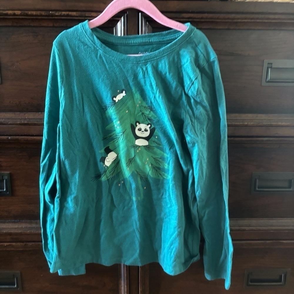 Cat & Jack green long sleeve graphic tee in size M